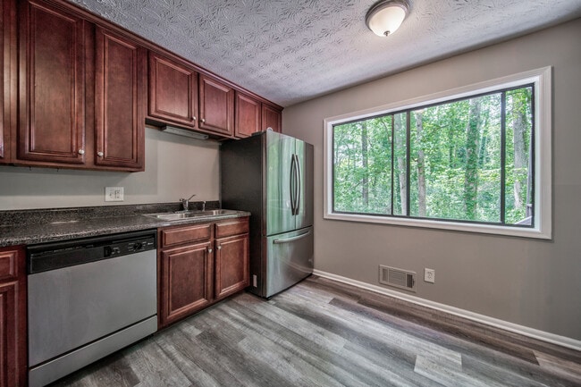 Building Photo - 1811 Kimberly Dr SW