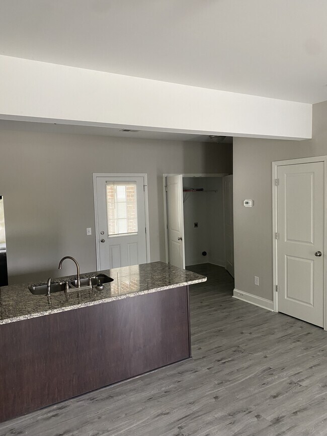 Foto del edificio - 110 Clark Branch Rd