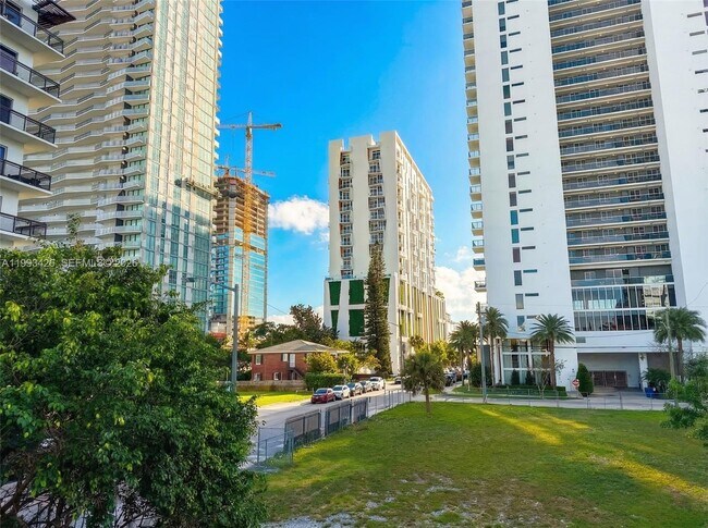 Foto del edificio - 404 NE 27th St