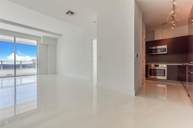 Building Photo - 1080 Brickell Ave
