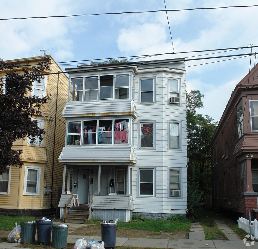Building Photo - 921 Bridge St