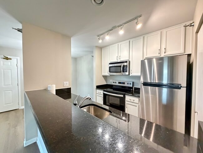 Building Photo - 127 Glengarry Dr