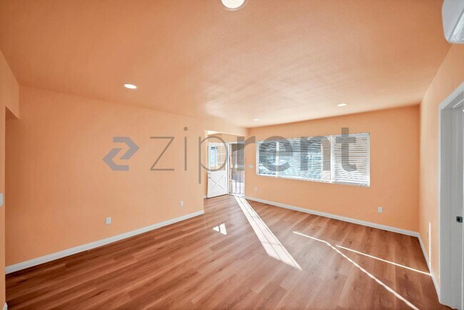 Building Photo - 3618 Ellis Ln