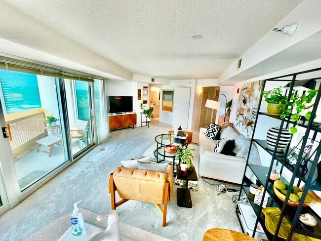 Foto del edificio - 1720 Maple Ave