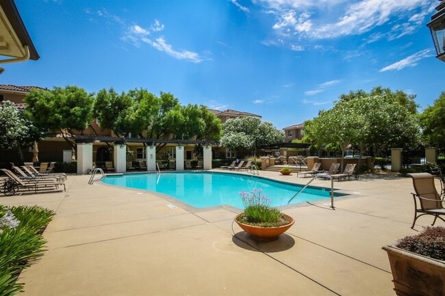 2 Bed | 2 Bath | 1300 SF | Private 2 Garage | Private One Car Garage | Owner pays WS&G - 2 Bed | 2 Bath | 1300 SF | Private 2 Garage | Private One Car Garage | Owner pays WS&G House