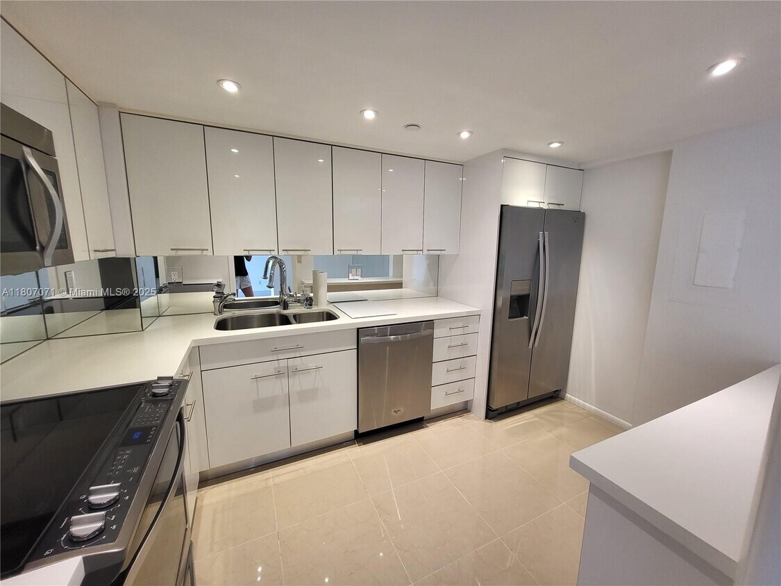 Foto principal - 1000 Quayside Terrace