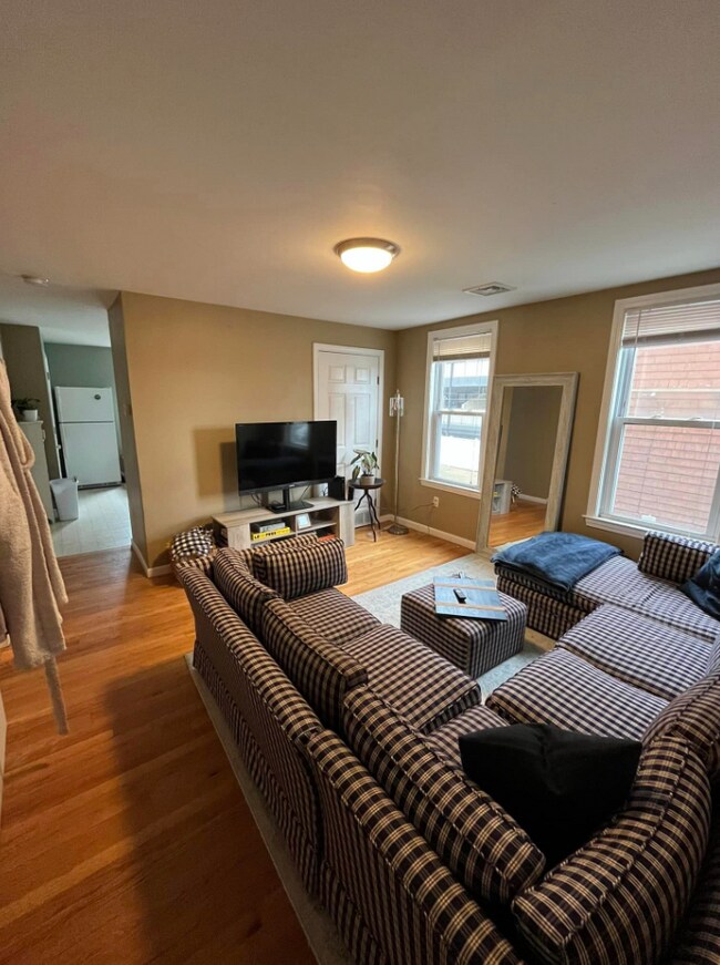 Building Photo - 116 Old Harbor St