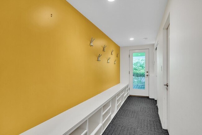 Foto del edificio - 19 Moose Hill Pkwy
