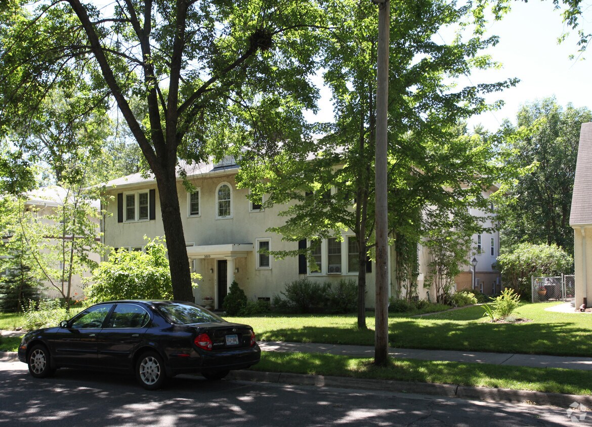 Foto principal - 3223 E 25th St