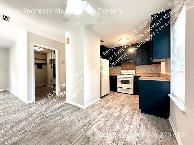 Building Photo - Charming 2BR/1BA home in Charlotte!