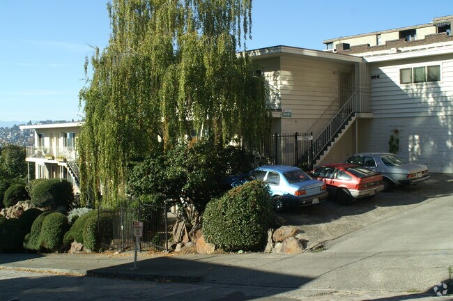 Otro - 304 E Thomas St