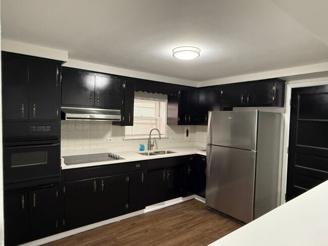 Foto del edificio - 9533 Schiller Blvd