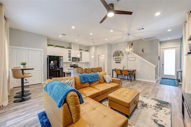 Foto del edificio - 415 Stonework Garden Ln