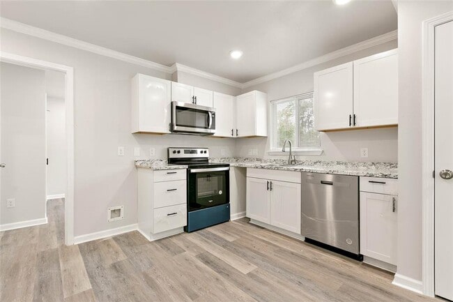 Building Photo - 28402 Champion Oaks Dr