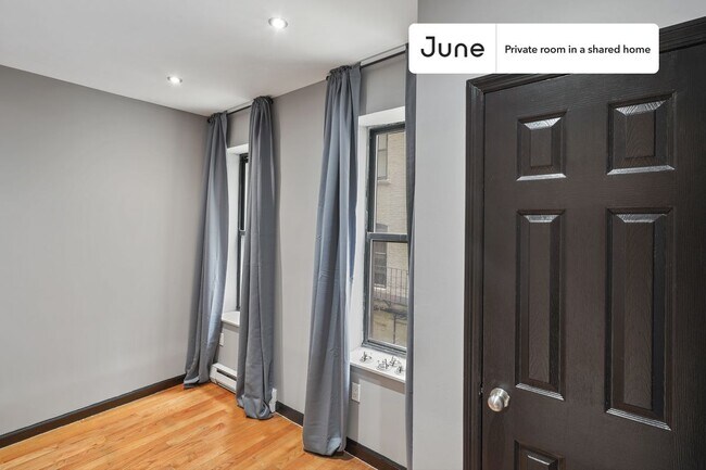 Foto del edificio - Private bedroom in 4 bed/1 bath Home