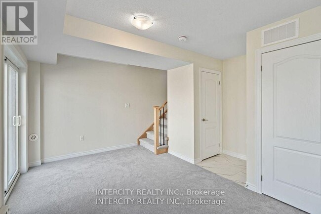 Building Photo - 127 Senay Cir