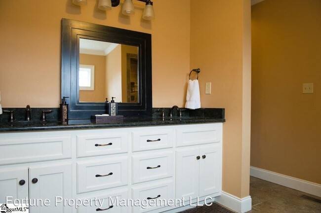 Building Photo - 4 br, 3 bath House - 20 North Avondale Drive