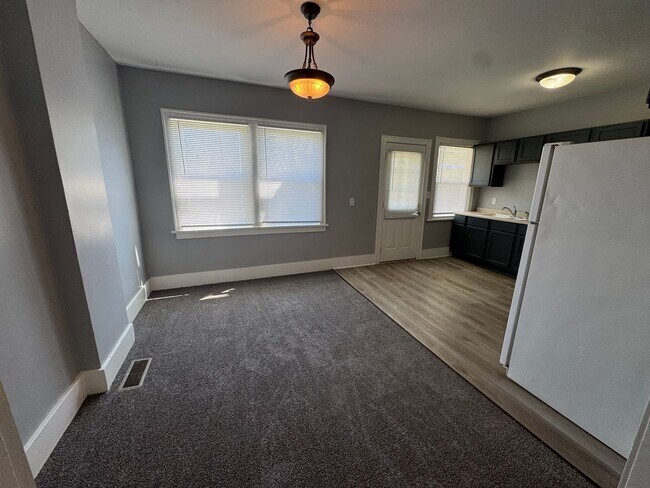 Foto del edificio - Pet-Friendly 2 Bed Townhome Across from Stephens Park | Utilities Included