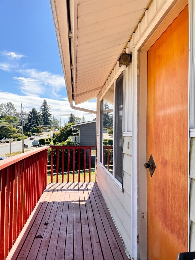 Building Photo - Charming 4 Bed 2 Bath Home with Finished B...