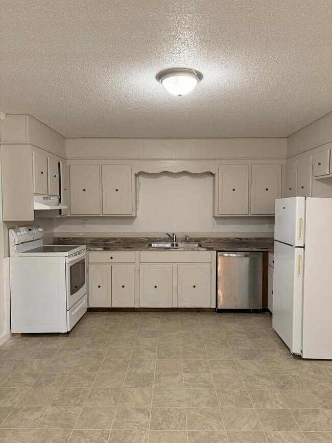 Foto del edificio - CHARMING 3 BEDROOM / 1 BATHROOM HOUSE IN J...