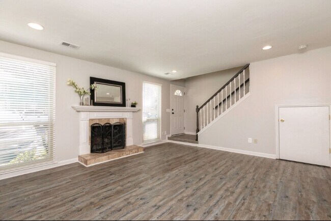 Foto del edificio - 1119 Riverbend Club Dr SE