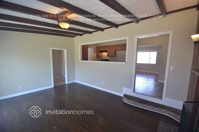 Building Photo - 10307 S Doty Ave