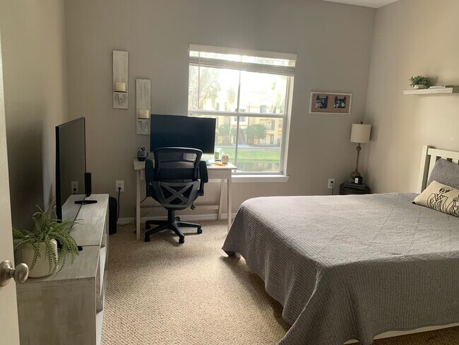 Guest Bedroom with walking closet - 5618 Pinnacle Heights Cir