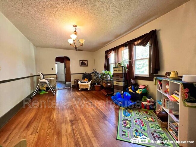 Foto del edificio - 7617 Hoover St