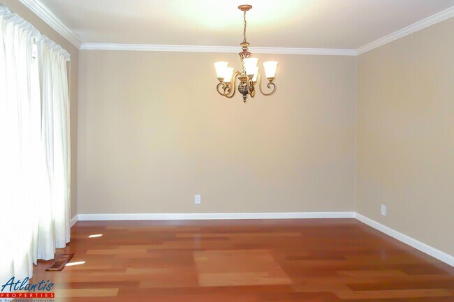 Building Photo - Beautiful Home | Brazilian Hwd Floors | Remodeled Kitchen | A/C