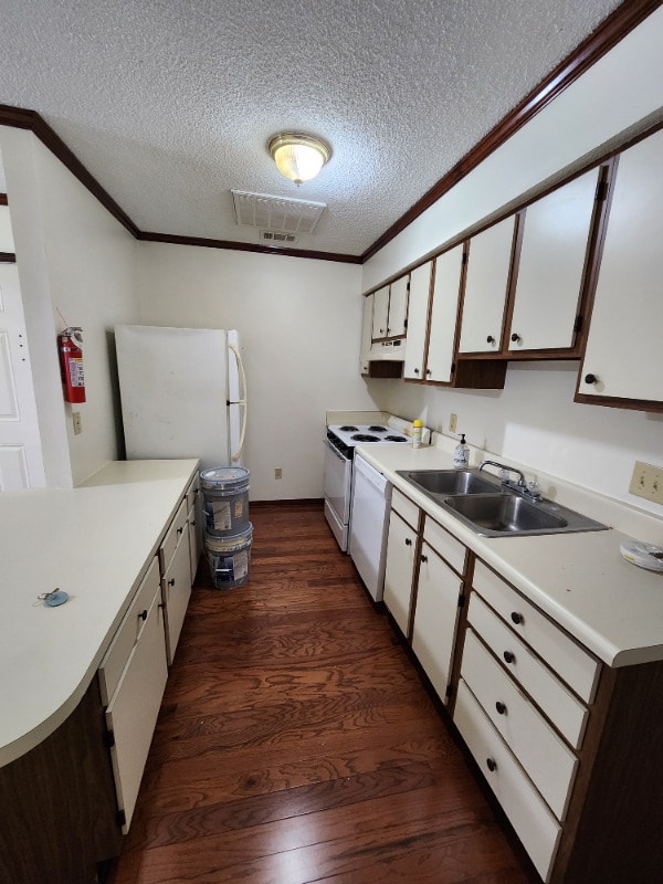 Building Photo - 4780 Pontchartrain Dr