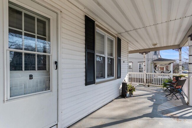 Building Photo - 121 7th Avenue Unit B