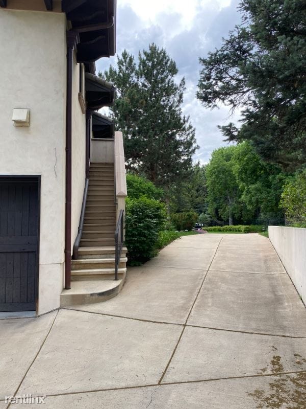 Building Photo - 1 br, 1 bath Apartment - 8 Churchill Dr