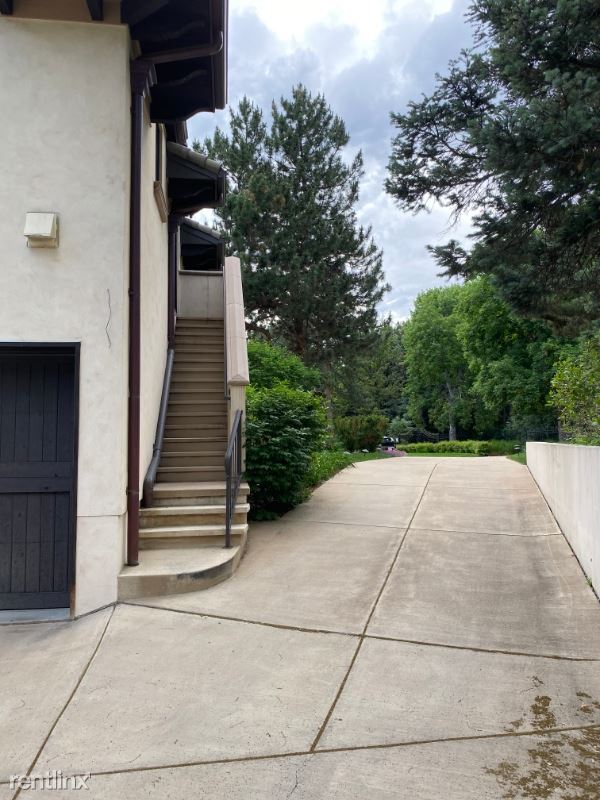 Foto del edificio - 1 br, 1 bath Apartment - 8 Churchill Dr