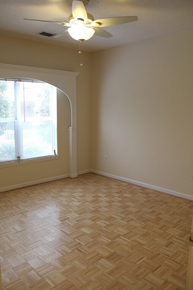 Building Photo - 14300 Grape Holly Grove