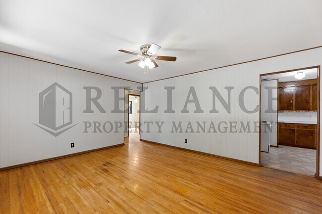 Building Photo - 3401 S Walnut St