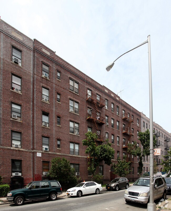 Foto del edificio - 16-15 Putnam Ave