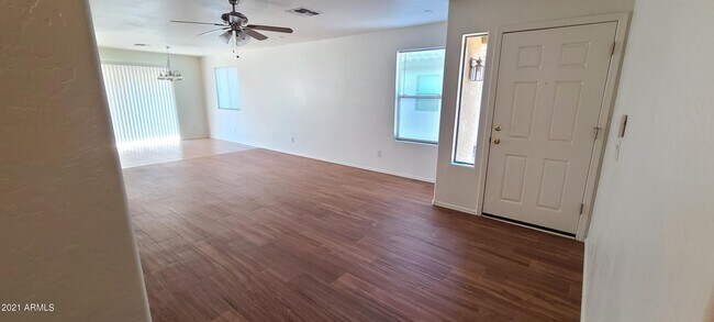Building Photo - 225 W Santa Gertrudis Trl
