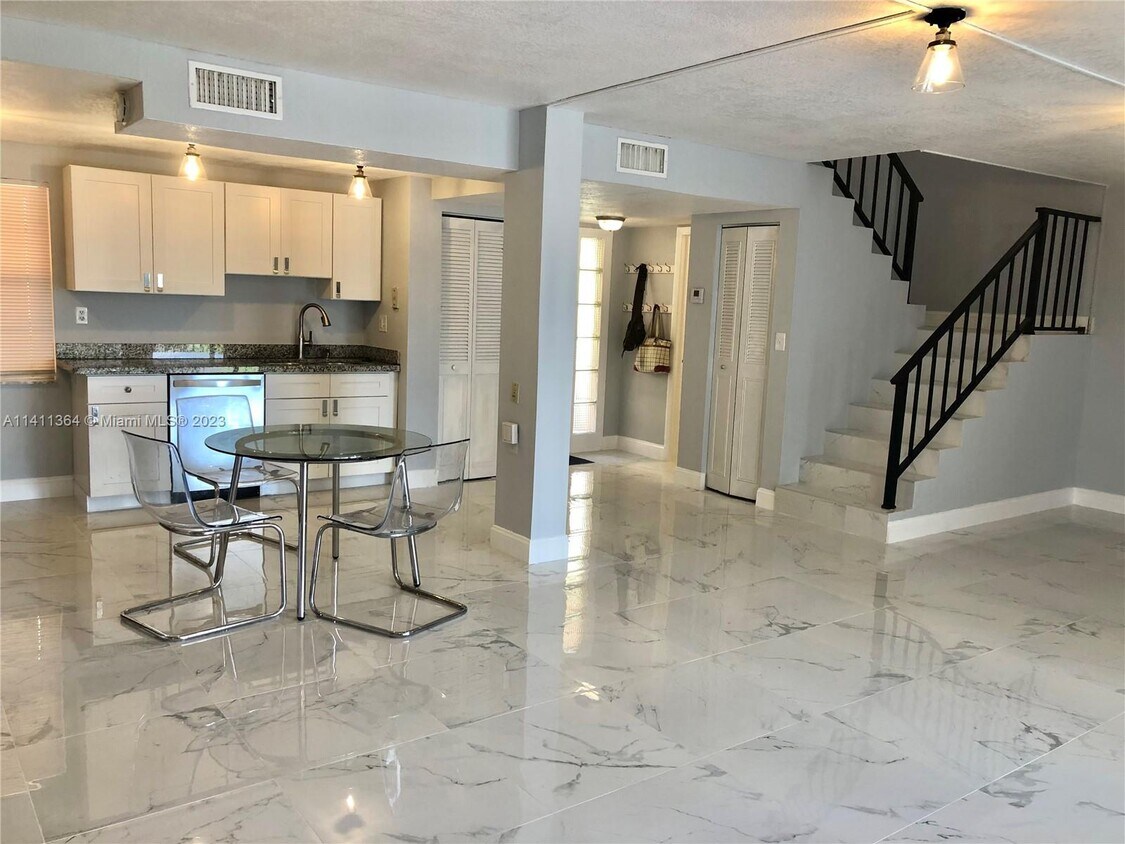 400 Commodore Dr Unit 311, Plantation, FL 33325 Condo for Rent in