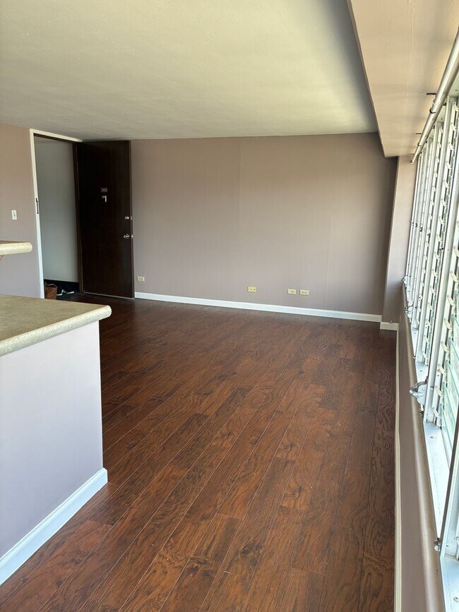Foto del edificio - For Rent – Regency Towers