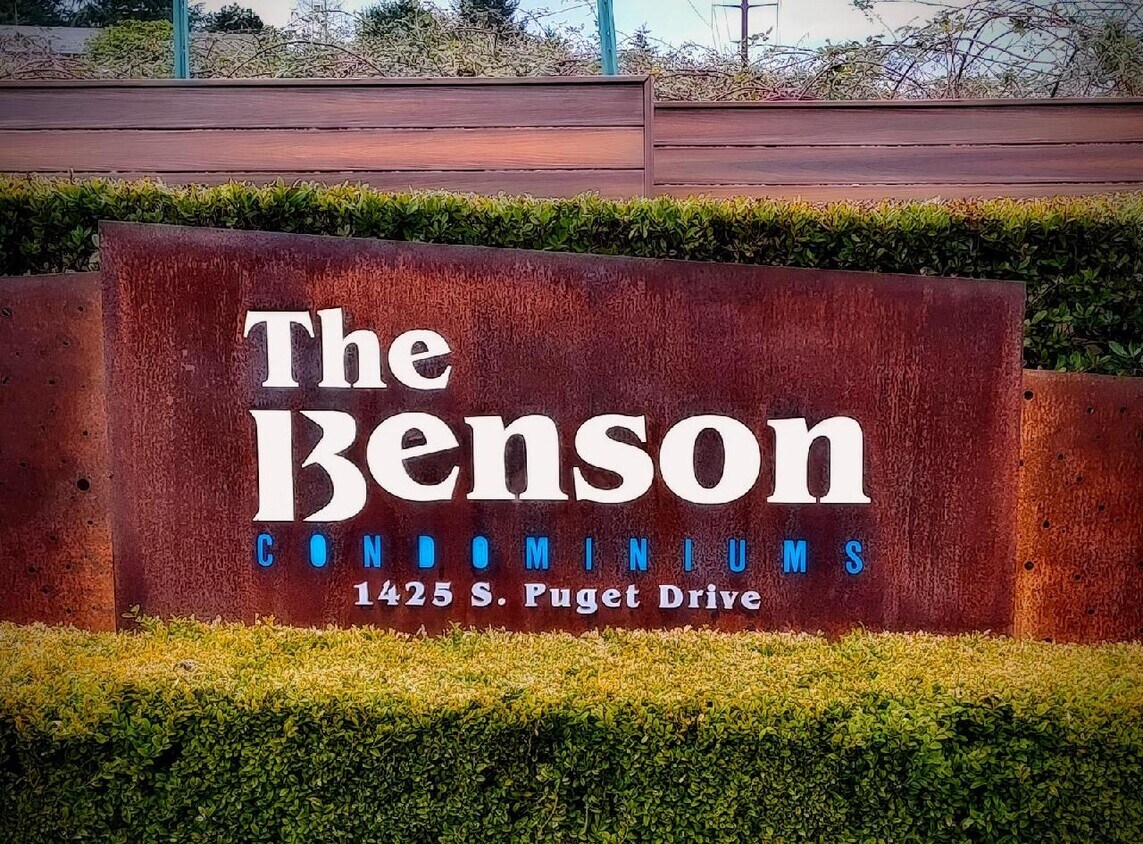 condo - 1425 S Puget Dr