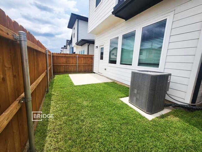 Foto del edificio - 33158 Oak Hts Pl