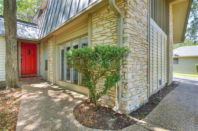 Building Photo - 3903 Hyridge Dr