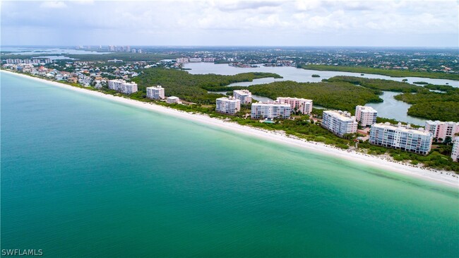 Foto del edificio - 261 Barefoot Beach Blvd