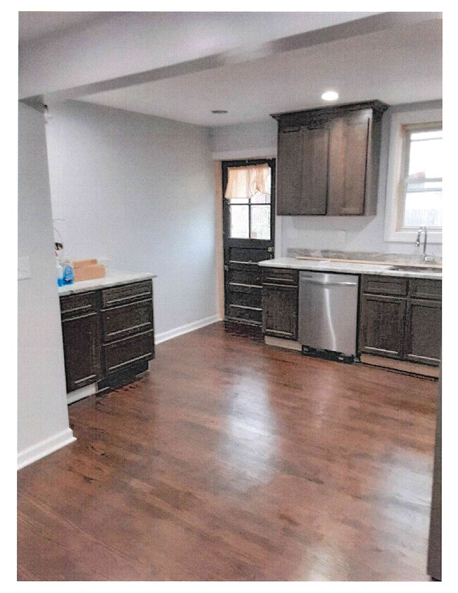 Building Photo - 242 Grove St