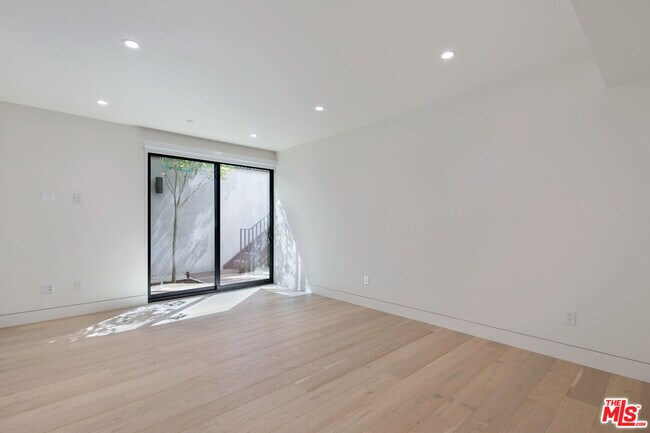 Foto del edificio - 4053 Sapphire Dr