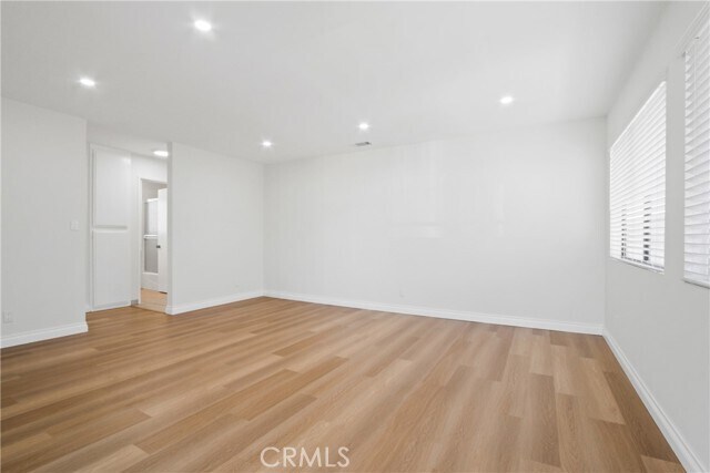 Foto del edificio - 1051 W 8th St