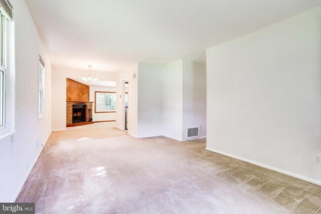 Building Photo - Expanded Pimmit Hills Rambler with Family ...