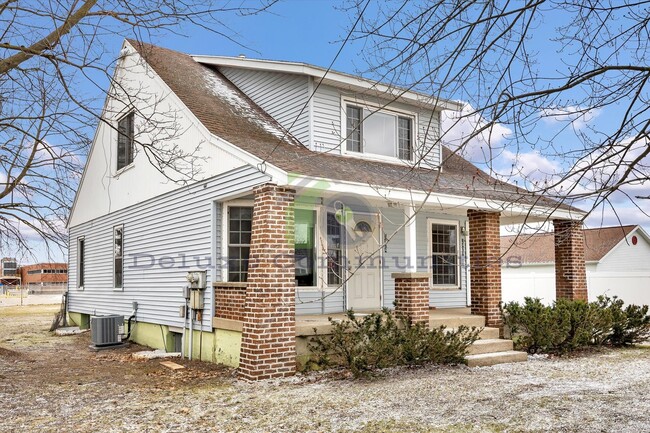 Building Photo - Completely Remodeled 2 Bed- Available Now!!