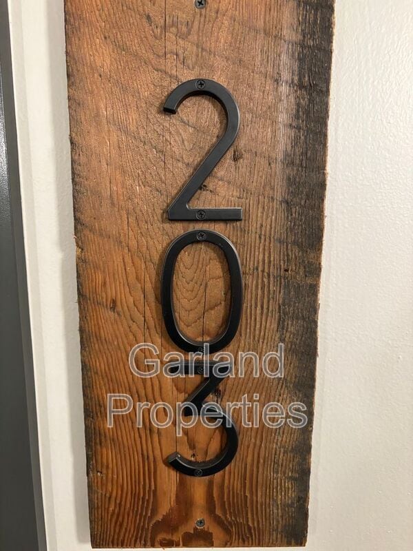 Building Photo - 73 W Main St