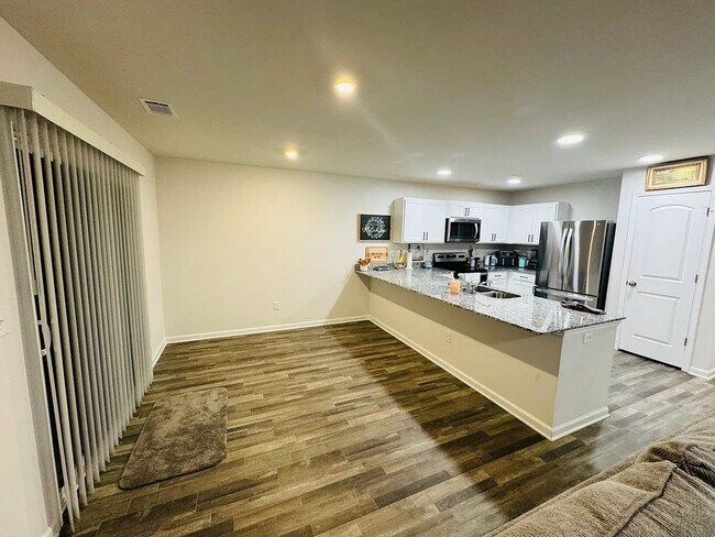 Foto del edificio - 126 Evonshire Blvd